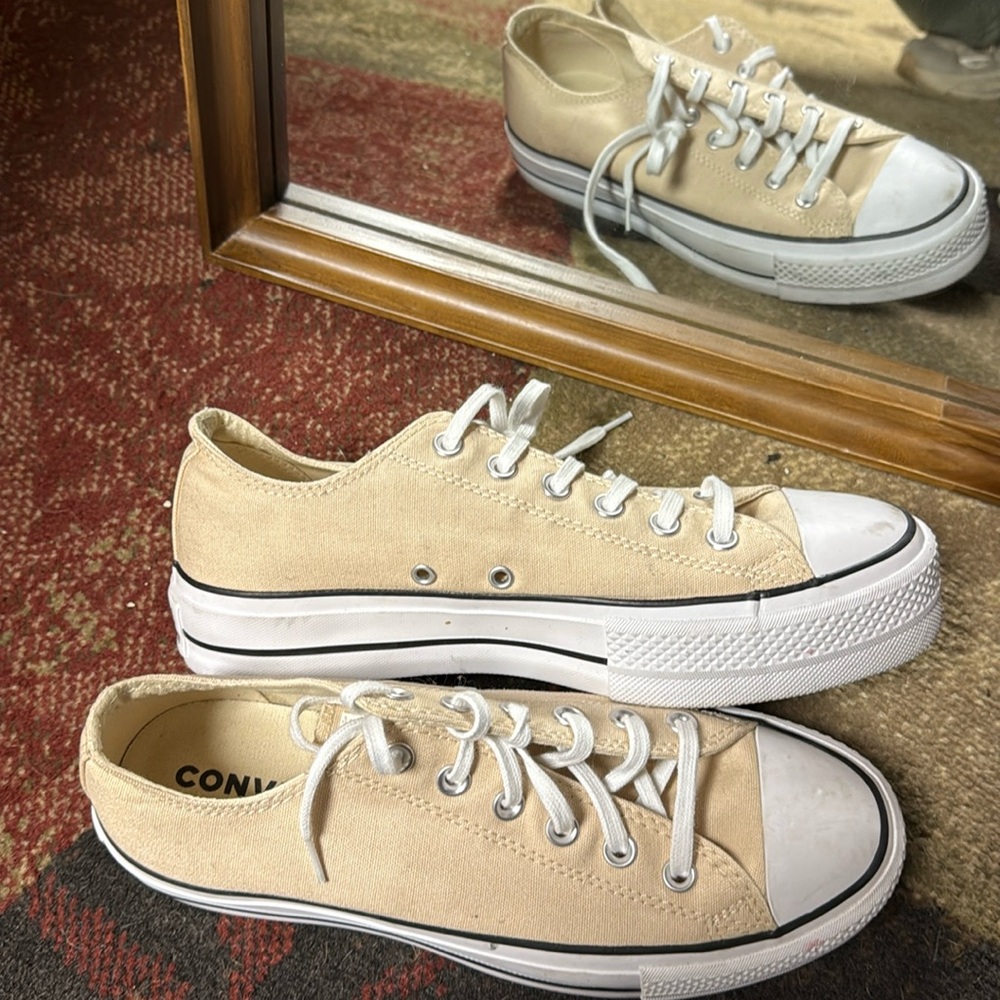 Tan platform converse